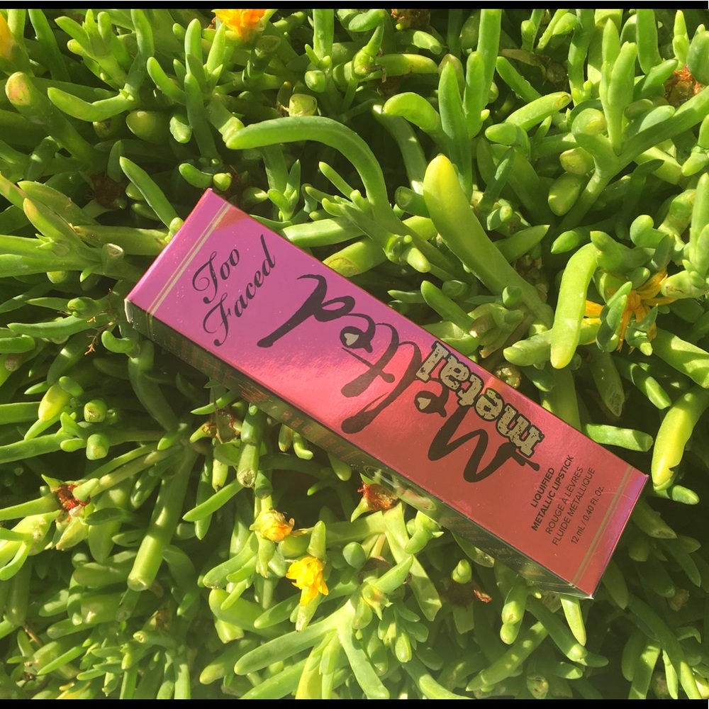 Too faced lipgloss